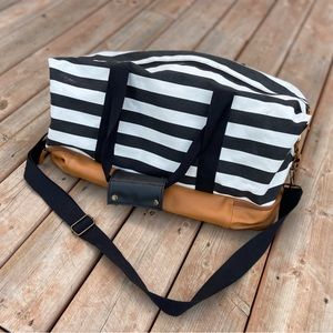 DSW Weekender Travel Bag with Bottom Zipped Compartment